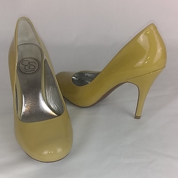 Jessica Simpson Shoes - Jessica Simpson leather Nude pumps. Size 6